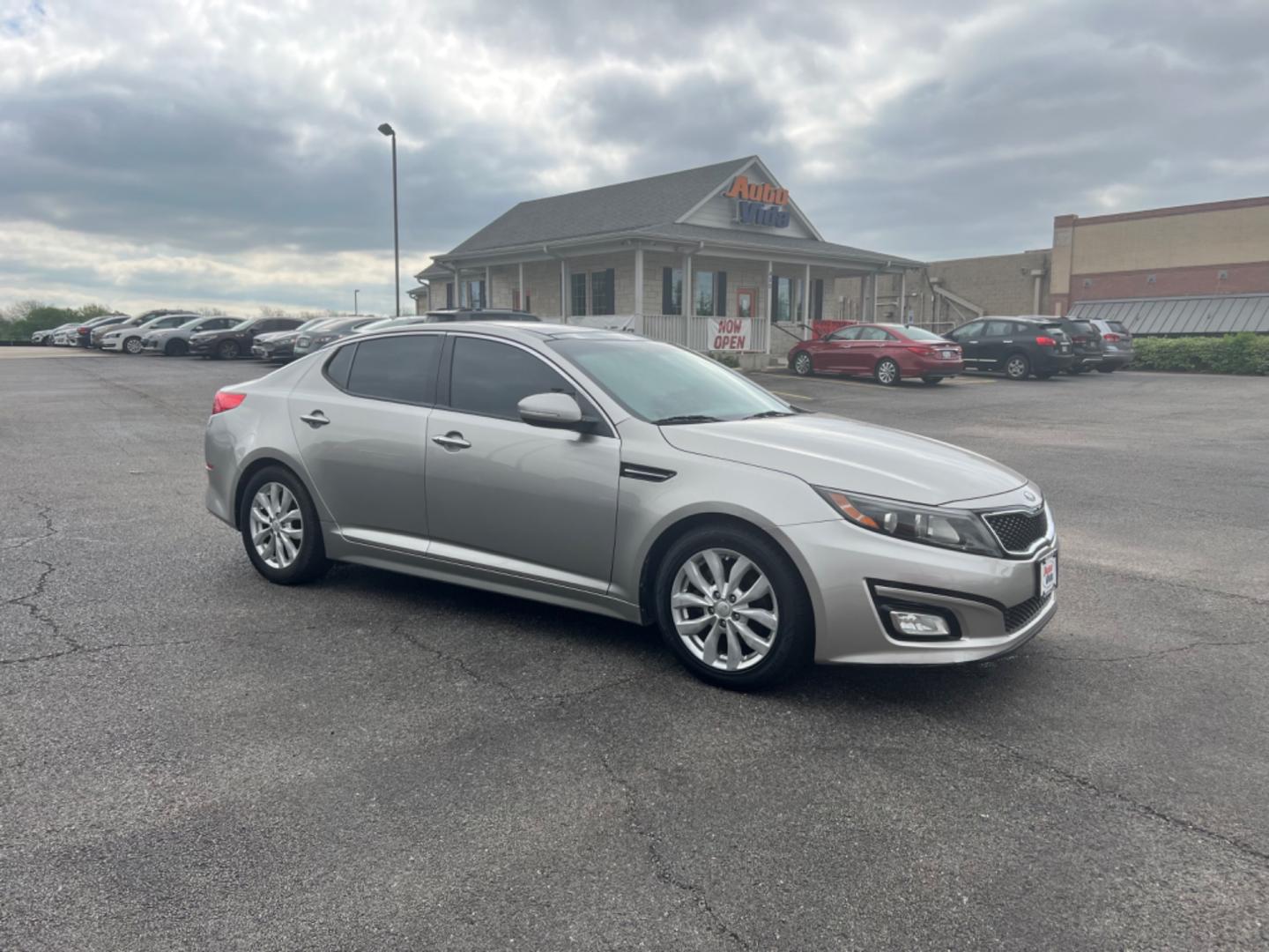 2014 SILVER Kia Optima EX (5XXGN4A72EG) with an 2.4L L4 DOHC 16V engine, 6-Speed Automatic transmission, located at 420 I-35E, Lancaster, TX, 75146, (469) 297-4144, 32.593929, -96.823685 - Photo#7